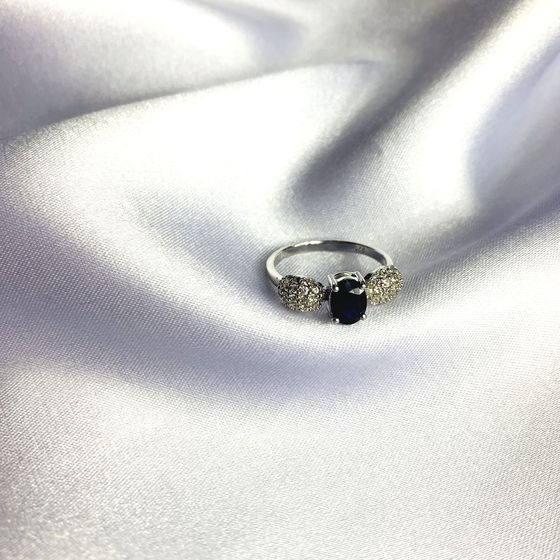 Silver ring with sapphire 1.615ct