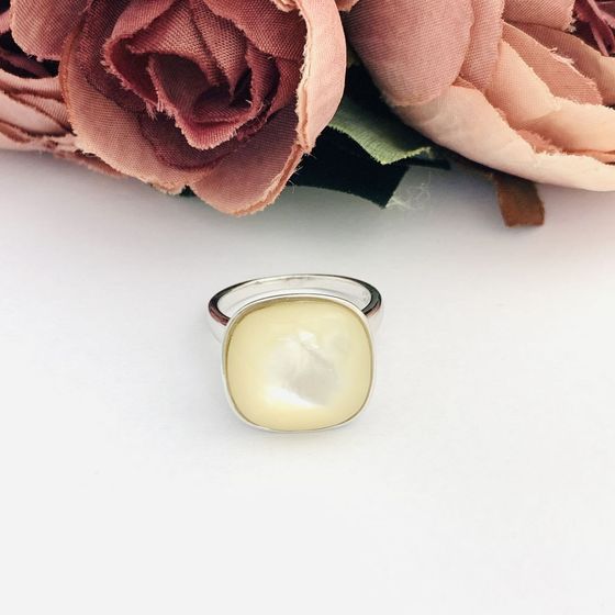 Silver ring with mother-of-pearl