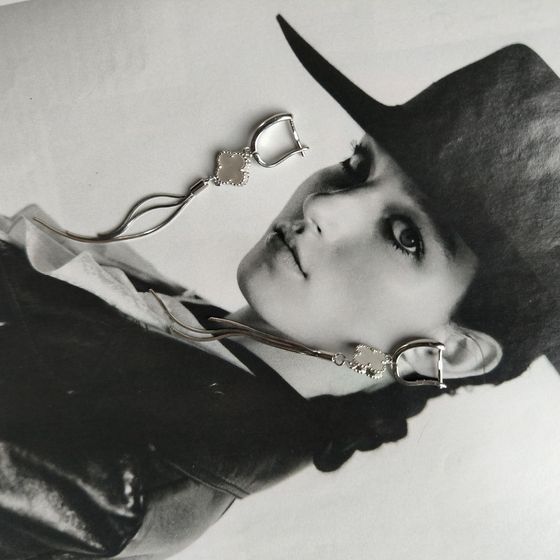 Silver earrings with mother-of-pearl