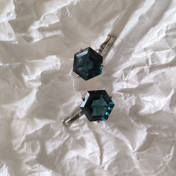 Серебряные серьги с топазом Лондон Блю 6.927ct
