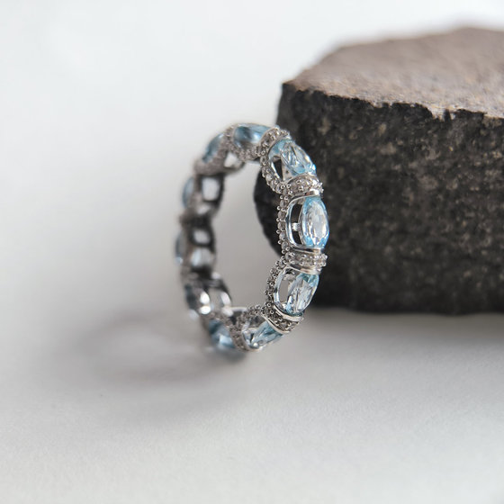 Срібне кільце з топазом 6.787ct, фіанітами