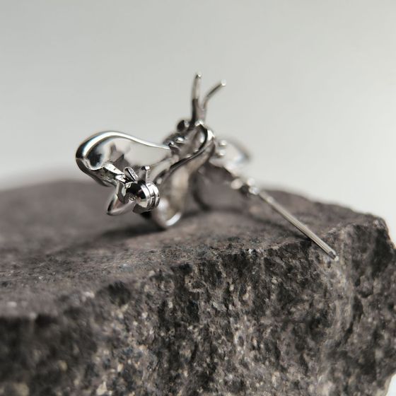 Silver brooch with yemallu, phianites