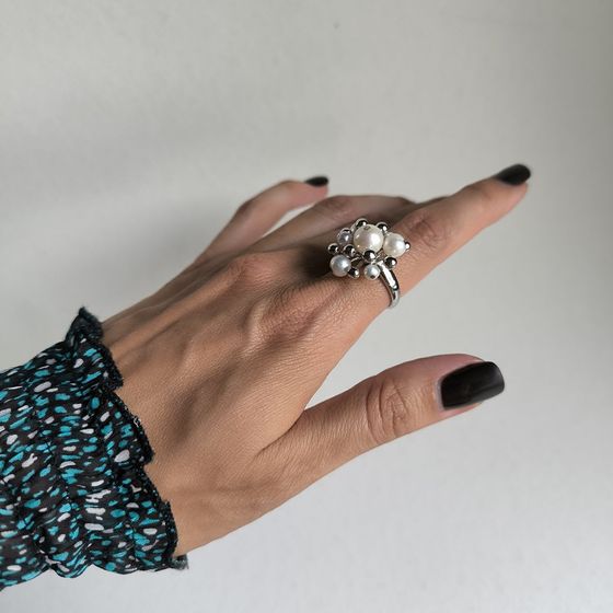Silver ring with pearls