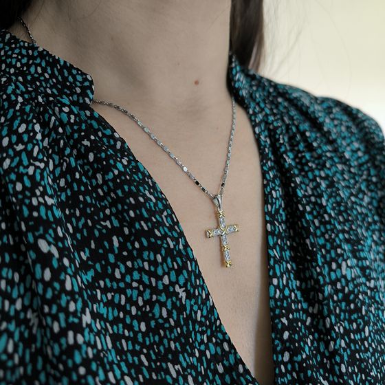 Серебряный крестик с фианитами