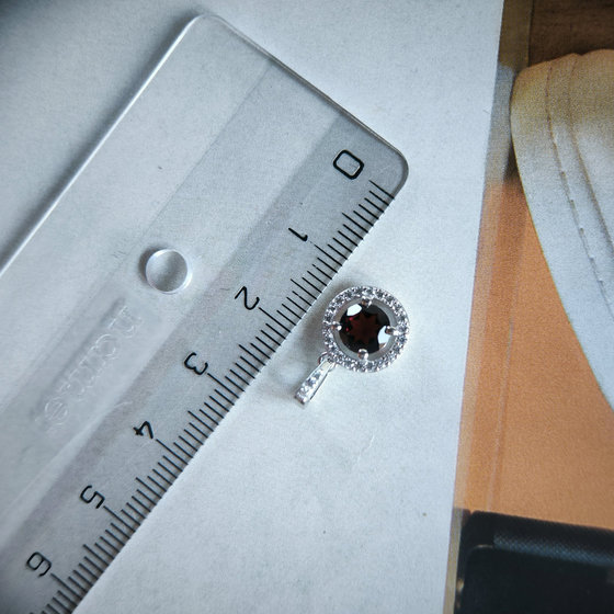 Срібна підвіска з гранатом 1,233 карата