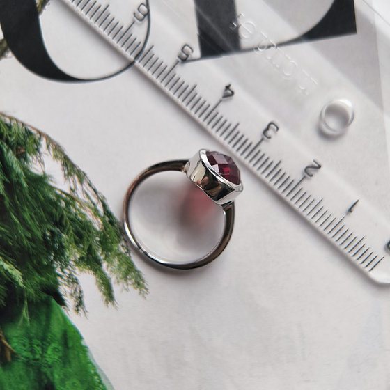 Silver ring with garnet nano 2.165ct