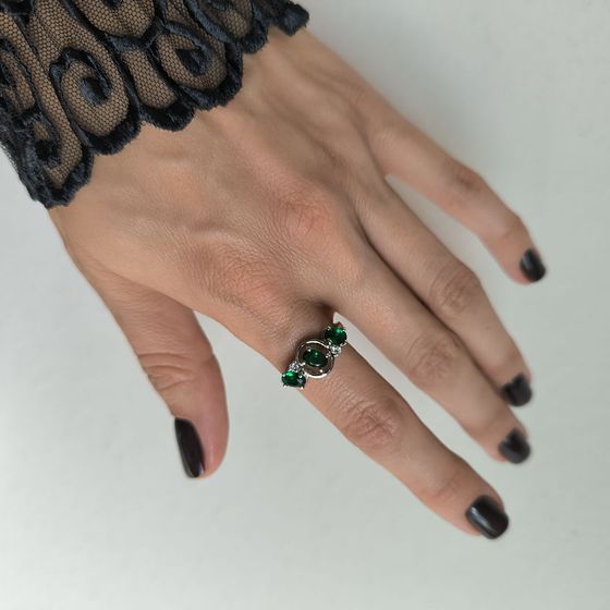 Серебряное кольцо с изумрудом nano