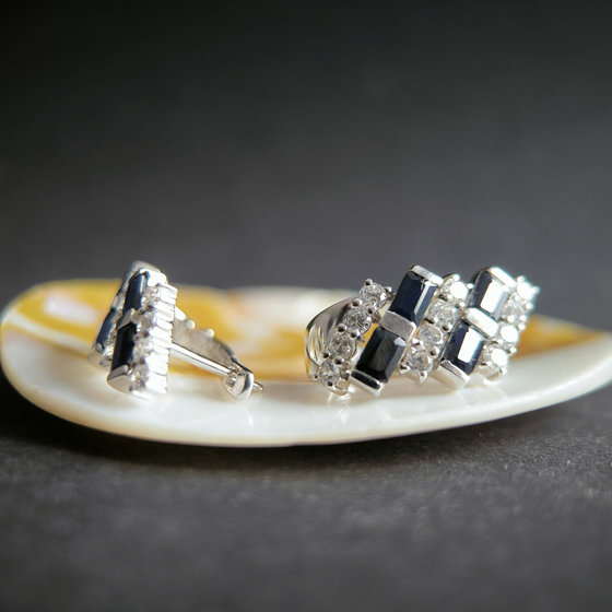 Silver earrings with 6.05ct sapphire and cubic zirconia