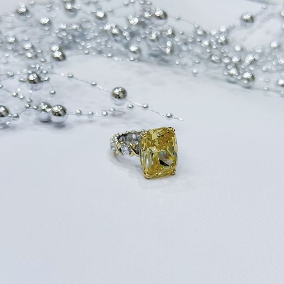 Срібна каблучка з фіанітами