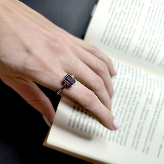 Серебряное кольцо с гранатом 2.017ct