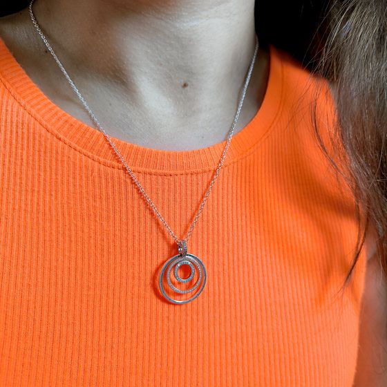 Silver necklace with phianites