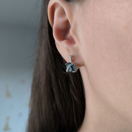 Серебряные серьги с топазом Лондон Блю 3.665ct, фианитами