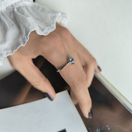 Срібна каблучка з топазом 0.771ct