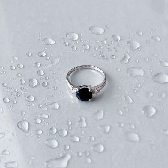 Silver ring with sapphire 2.332ct