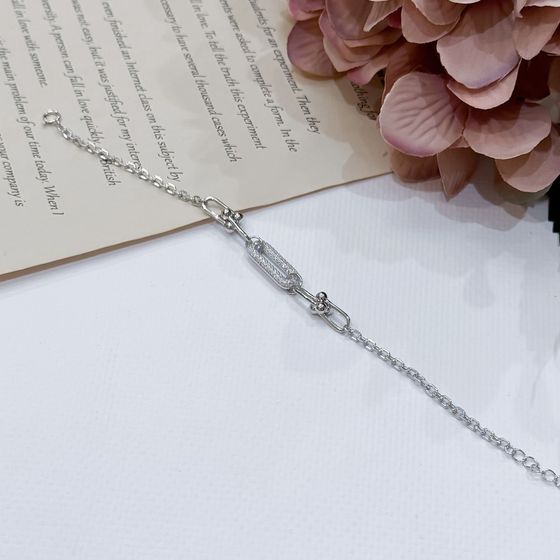 Silver bracelet with phianites