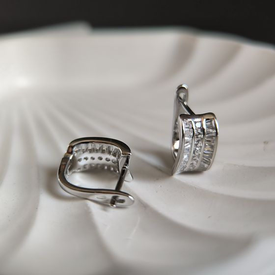 Срібні сережки з фіанітами