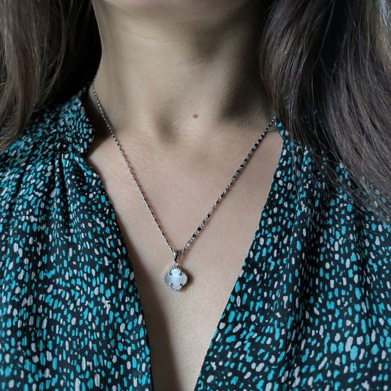 Silver pendant with mother-of-pearl