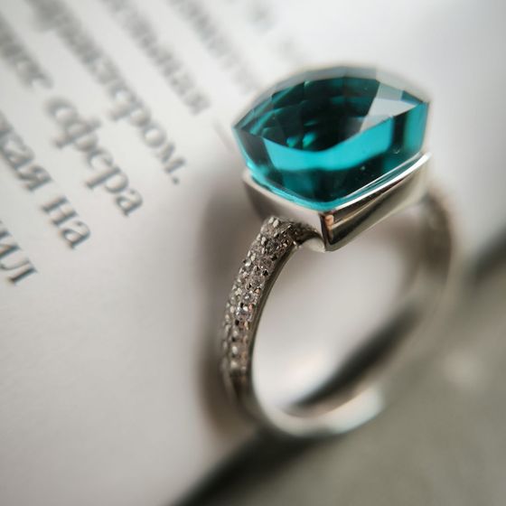 Срібна каблучка з фіанітами