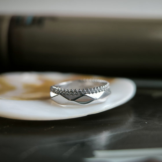 Срібна каблучка з фіанітами 0.35ct