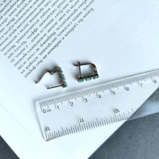 Срібні сережки зі смарагдом 2,006 карата та фіанітами