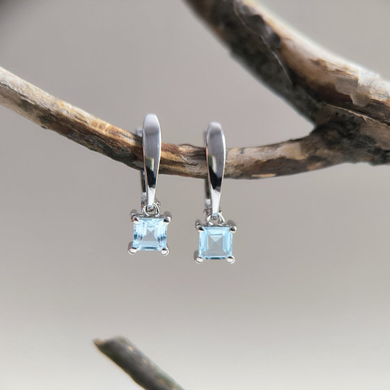 Срібні сережки з топазом 1,755 карата