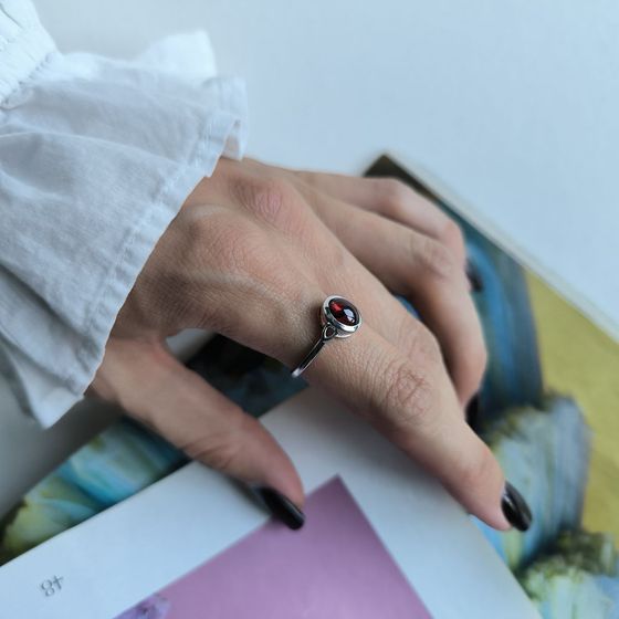 Silver ring with garnet nano