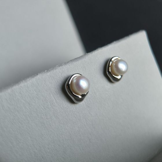 Срібні сережки з перлами