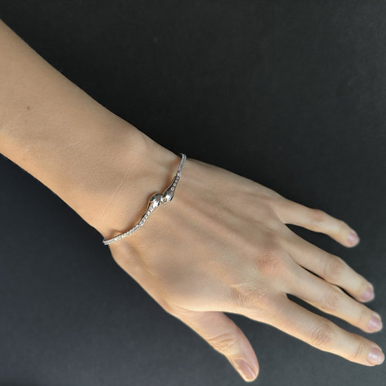 Silver bracelet with cubic zirconia