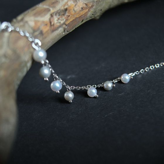 Silver bracelet with pearls