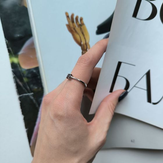 Срібна каблучка з гранатом