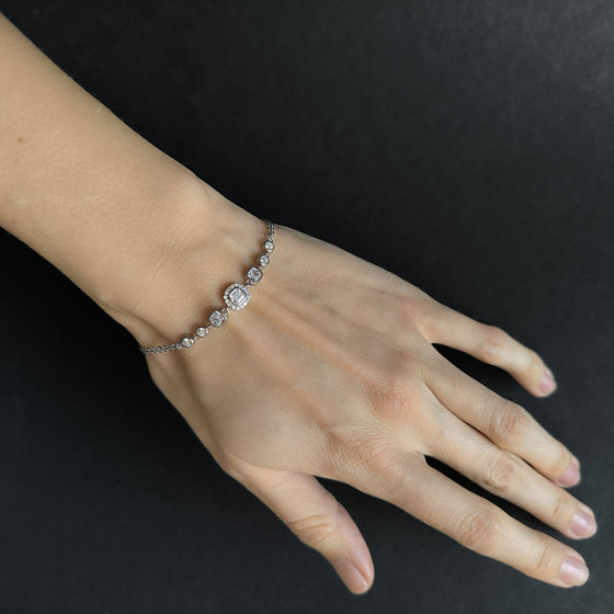 Silver bracelet with cubic zirconia