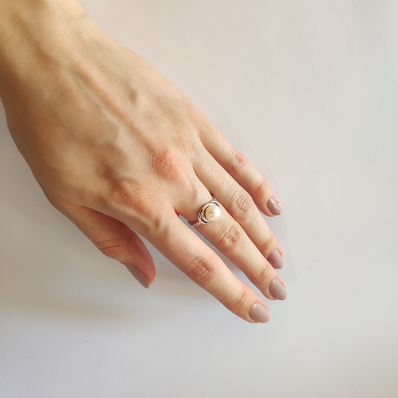 Срібна каблучка з перлами 2.125ct
