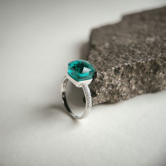 Серебряное кольцо с фианитами