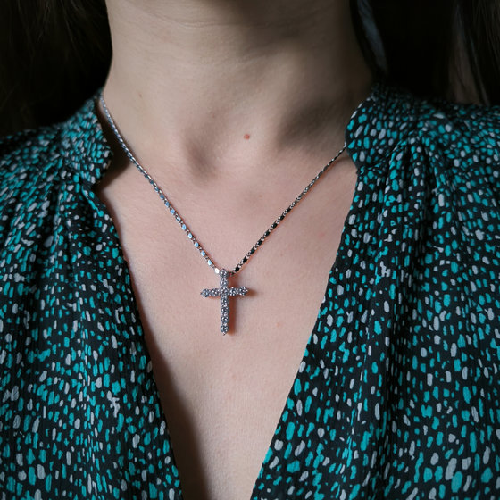 Silver pendant with cubic zirconia