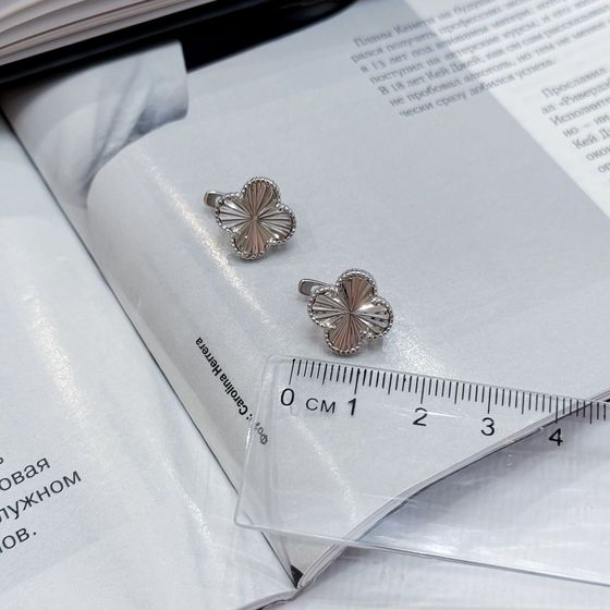 Срібні сережки без каменів