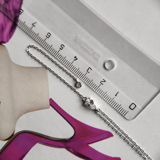 Silver necklace with phianites