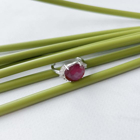 Серебряное кольцо с рубином 6.576ct