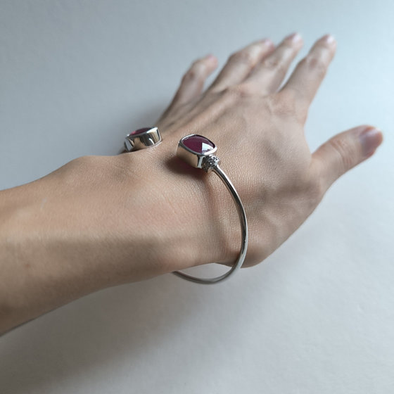 Срібний браслет з рубіном 9.699ct, фіанітами