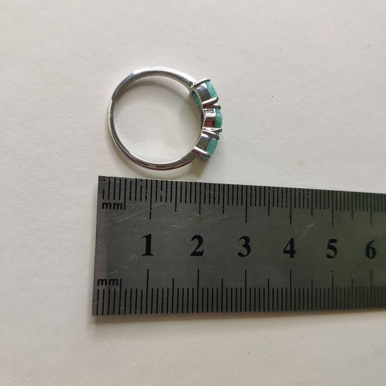 Silver ring with emerald 1.306ct