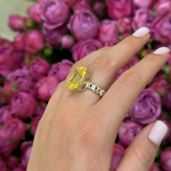 Срібна каблучка з фіанітами