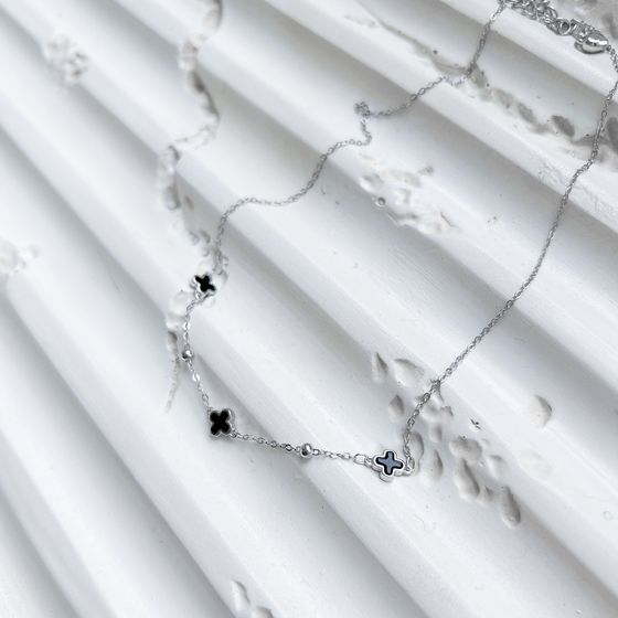 Silver necklace with yemallu