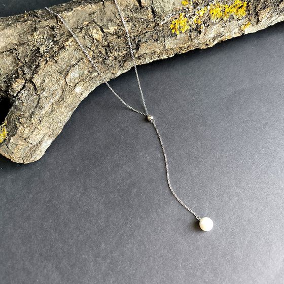 Silver necklace with pearls