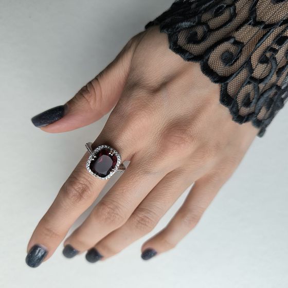 Серебряное кольцо с гранатом 4.94ct