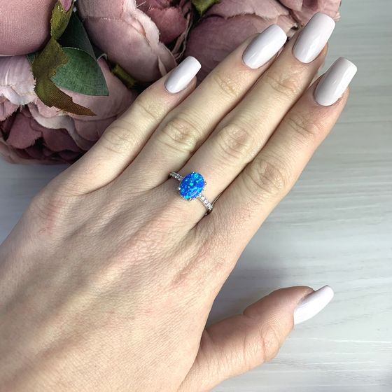Silver ring with a 1.128-carat opal
