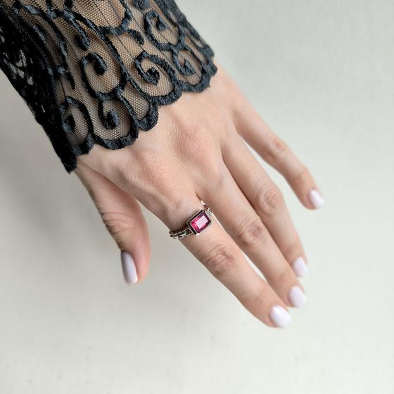 Срібна каблучка з рубіном 2,157 карата