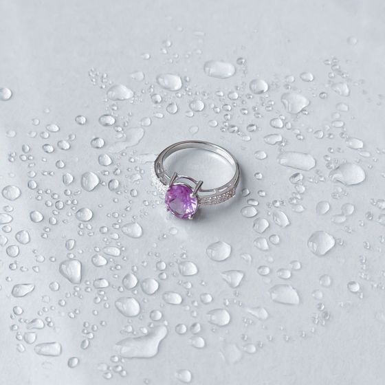 Silver ring with a 3.667-carat alexandrite