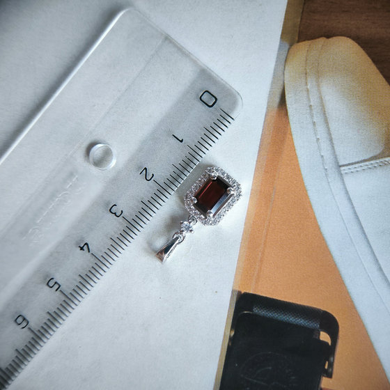 Срібна підвіска з гранатом 1.631ct