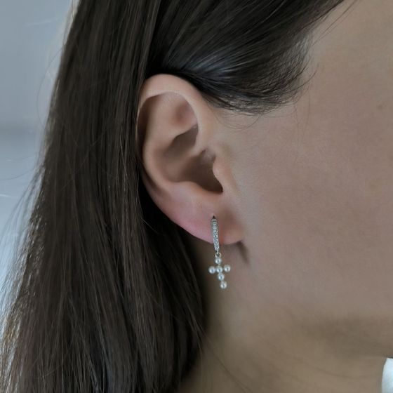Silver earrings with pearls, fianites