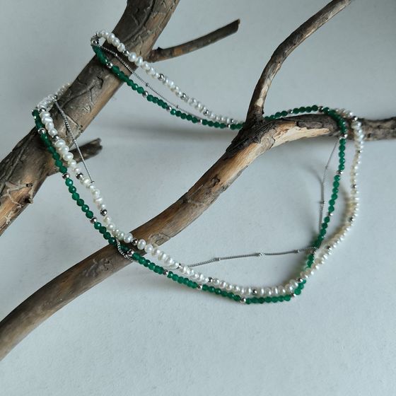 Срібне кольє з перлами бароковими, зеленим жадеїдом