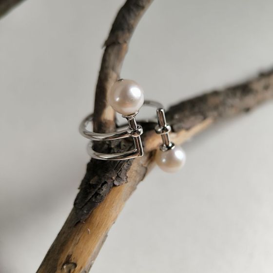 Silver ring with pearls